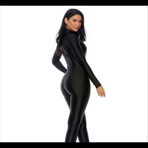 (122)-  🖤Black Cat Suit With Silver Zipper 💃🏽